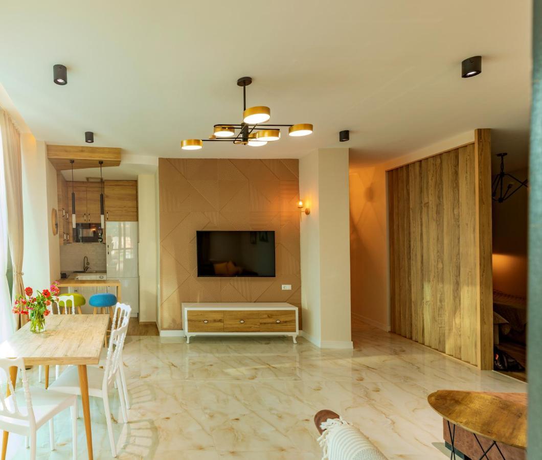 Entire Flat With City Skyline View - Two Bedrooms Batumi Bagian luar foto