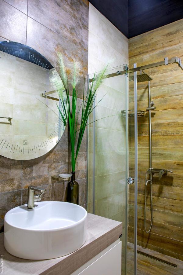 Entire Flat With City Skyline View - Two Bedrooms Batumi Bagian luar foto
